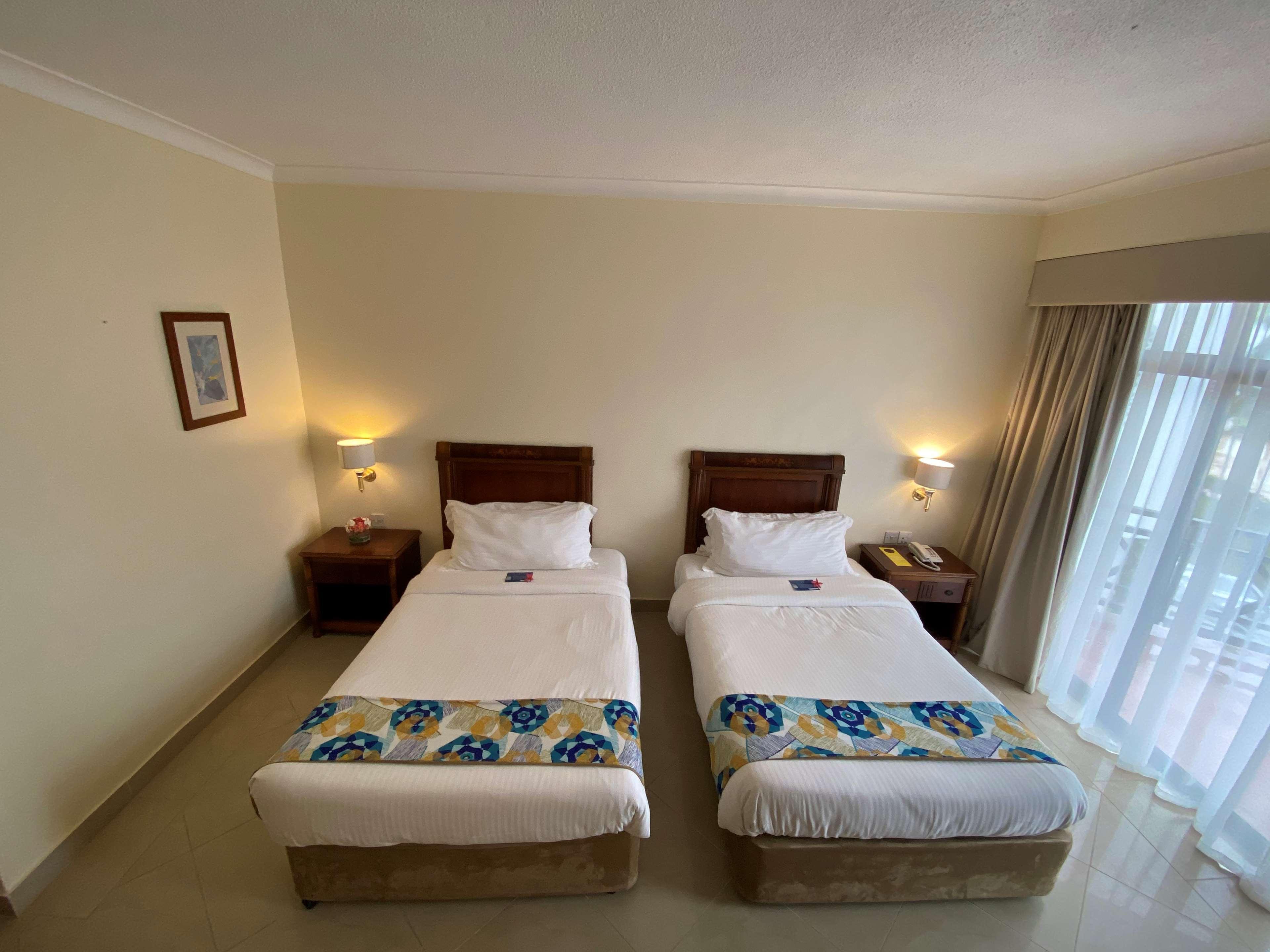 Golden Tulip Dar Es Salaam Hotel Exterior photo