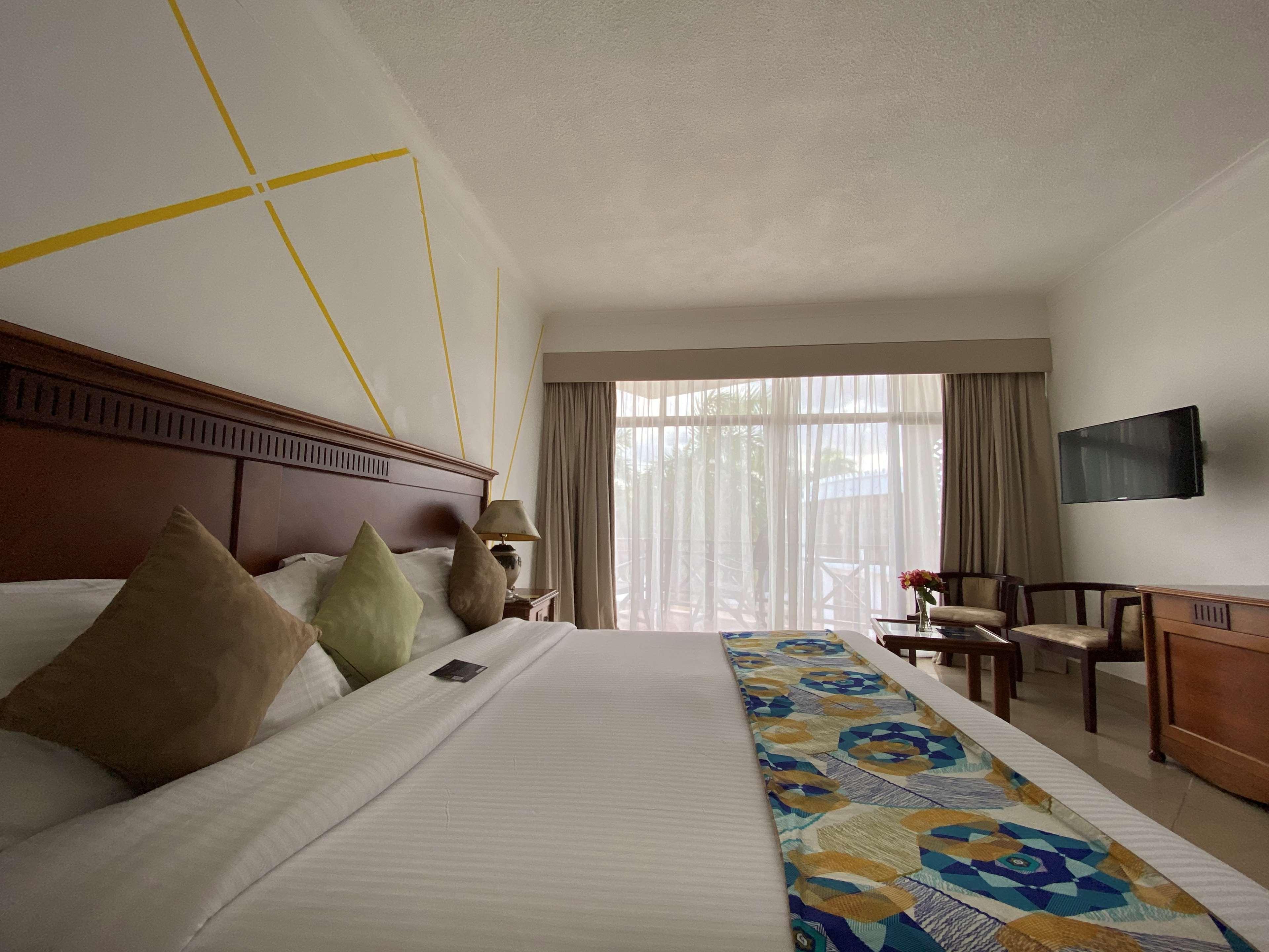 Golden Tulip Dar Es Salaam Hotel Exterior photo