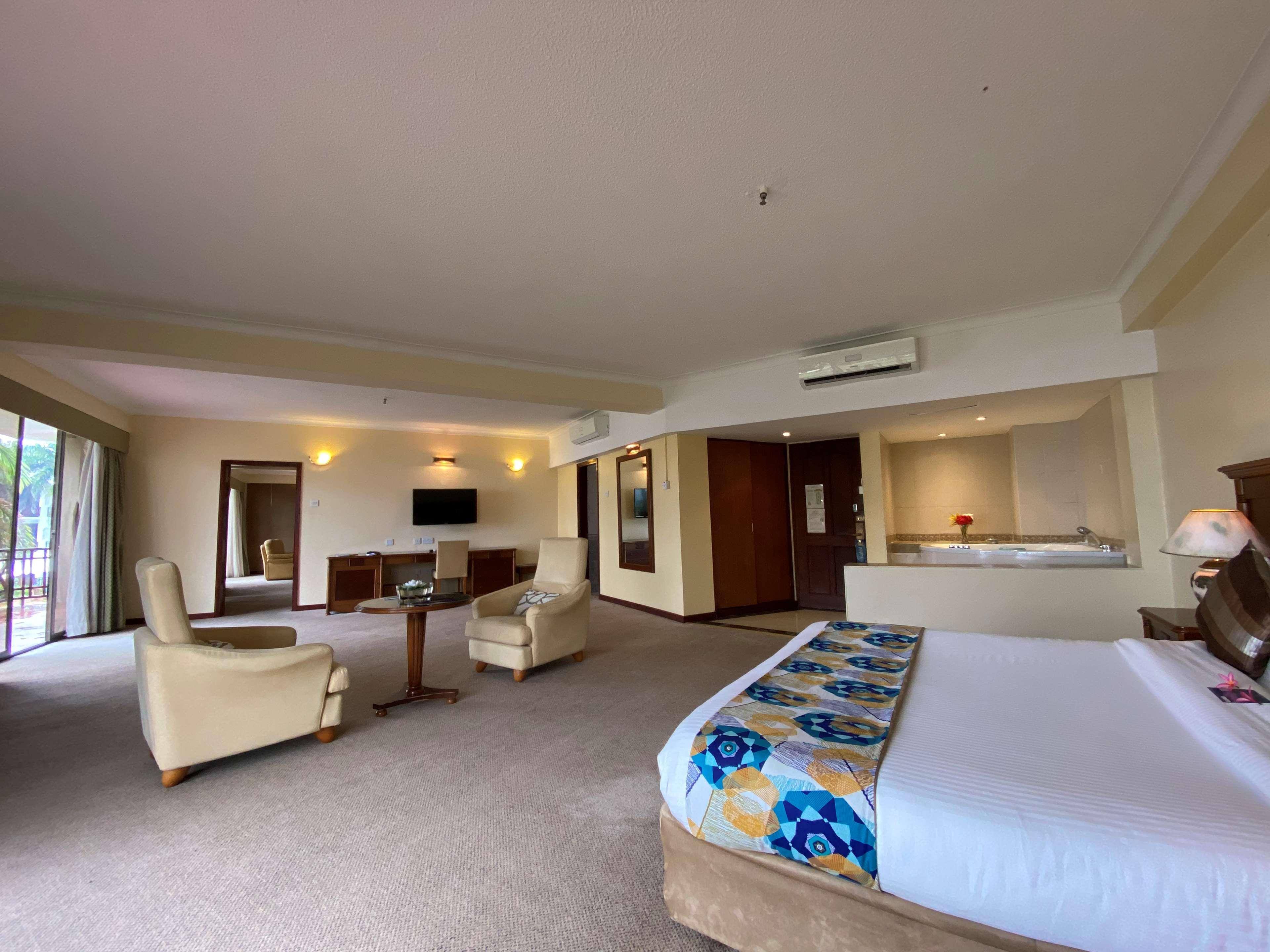 Golden Tulip Dar Es Salaam Hotel Exterior photo