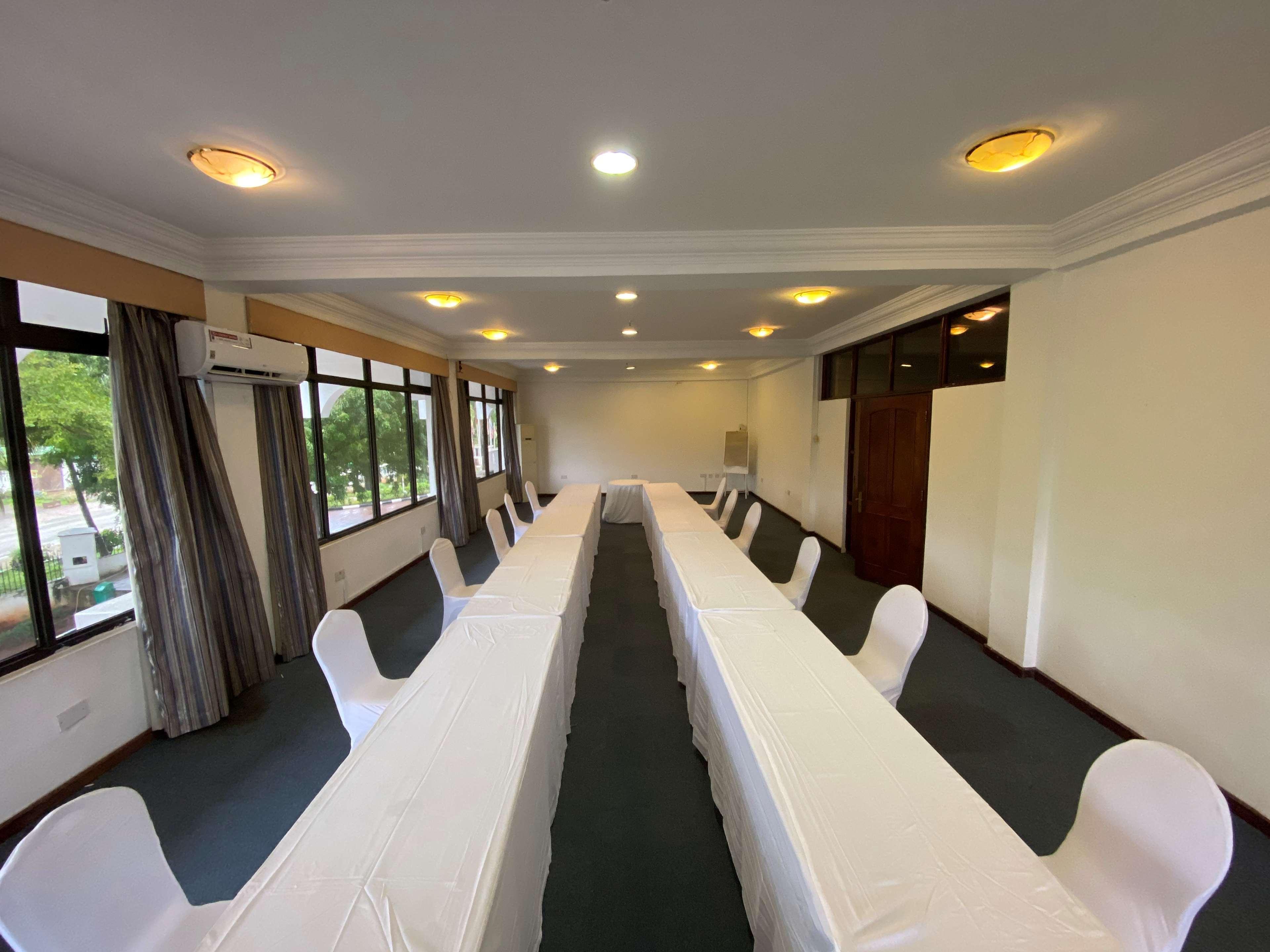Golden Tulip Dar Es Salaam Hotel Exterior photo