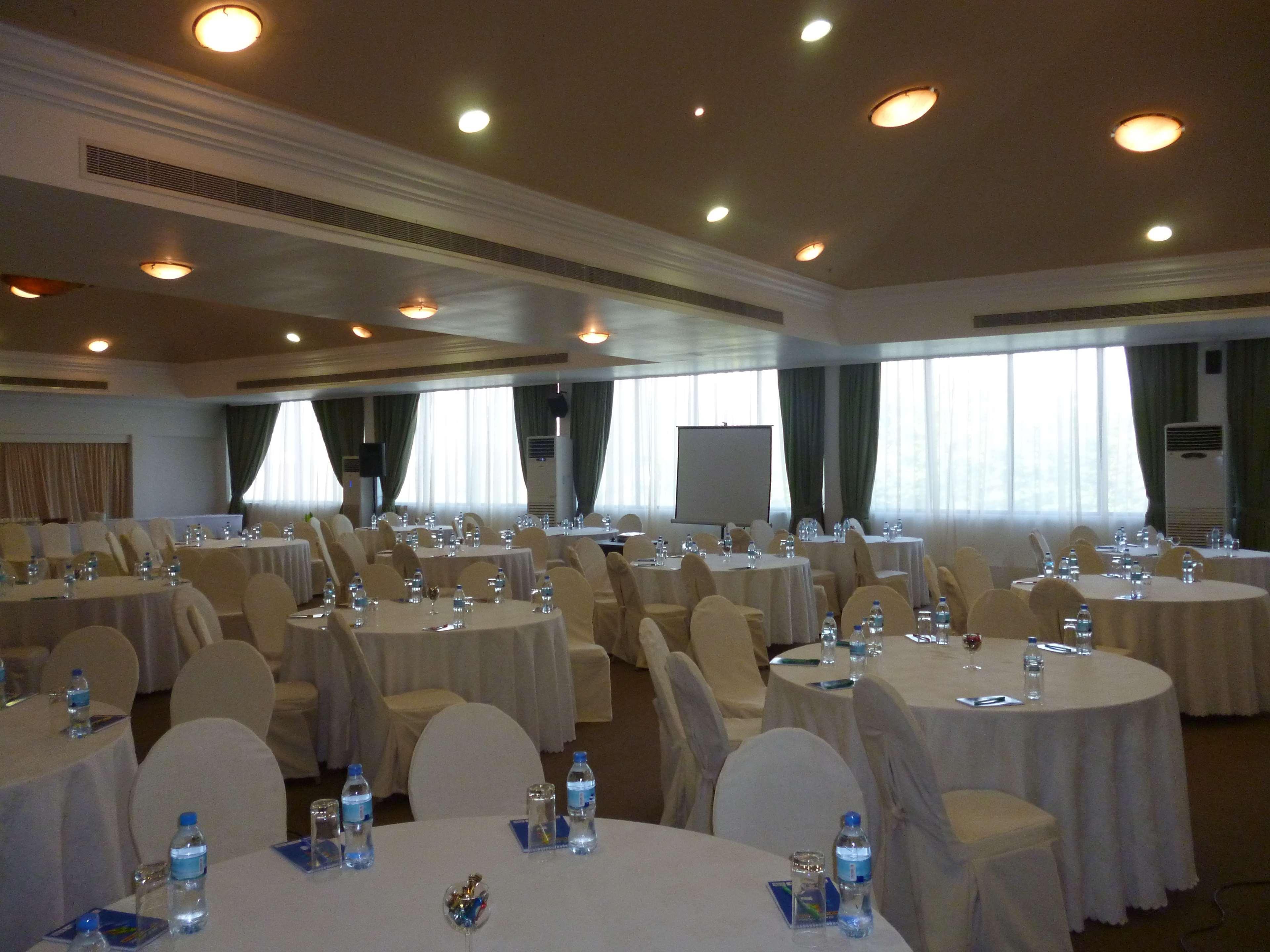 Golden Tulip Dar Es Salaam Hotel Exterior photo