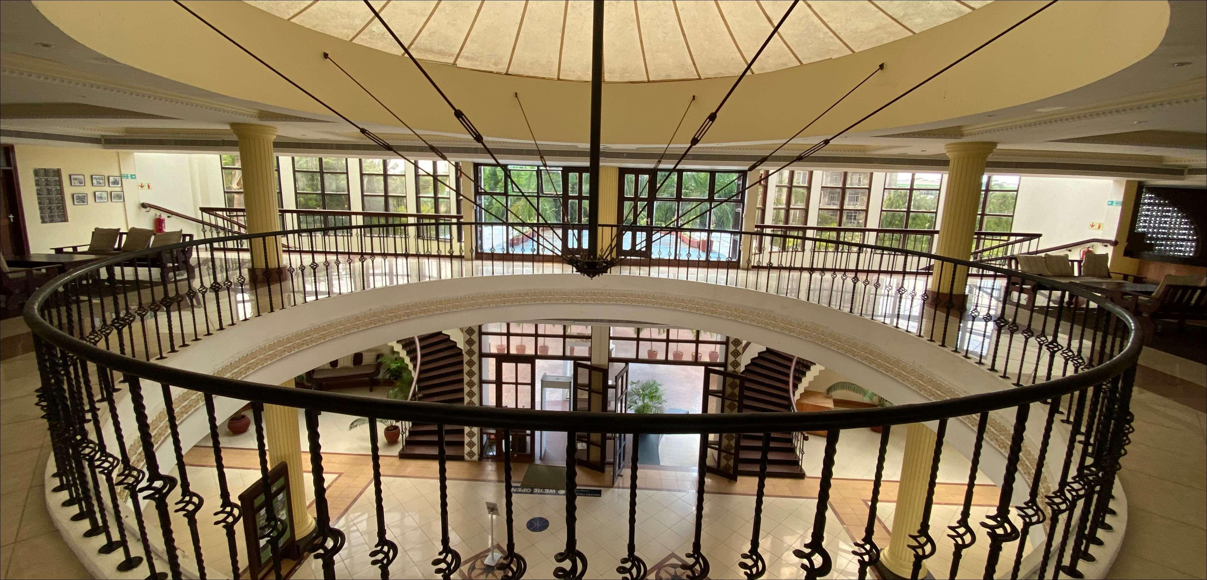 Golden Tulip Dar Es Salaam Hotel Exterior photo