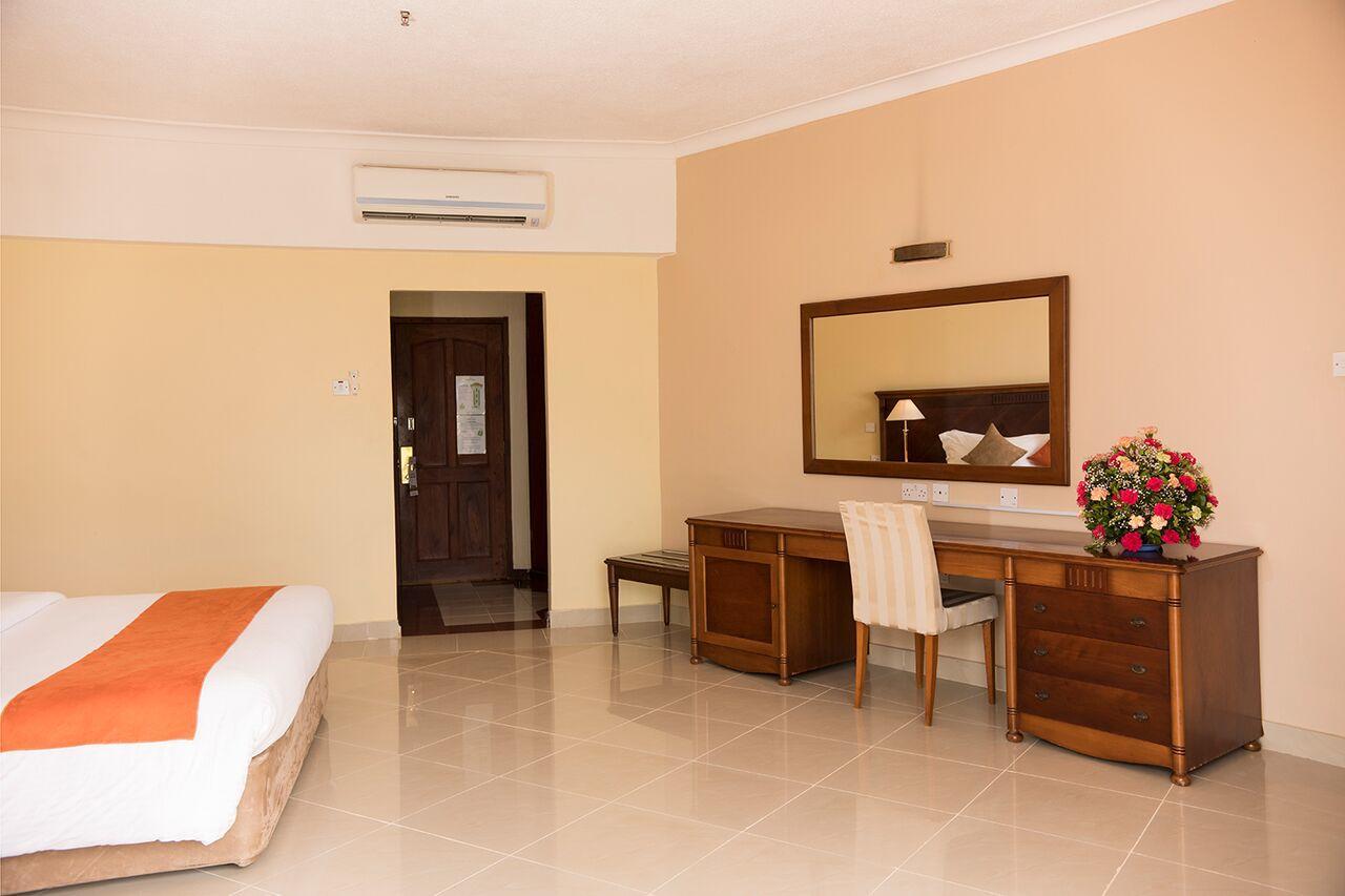Golden Tulip Dar Es Salaam Hotel Exterior photo
