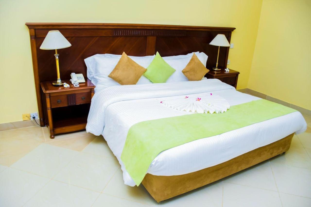 Golden Tulip Dar Es Salaam Hotel Exterior photo